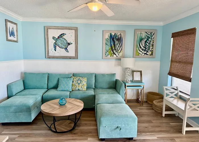 Renovated Condo With Pool And Exclusive Beach Access