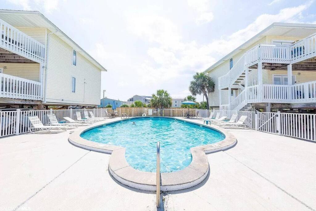 Renovated With Pool And Exclusive Access Apartment Gulf Shores