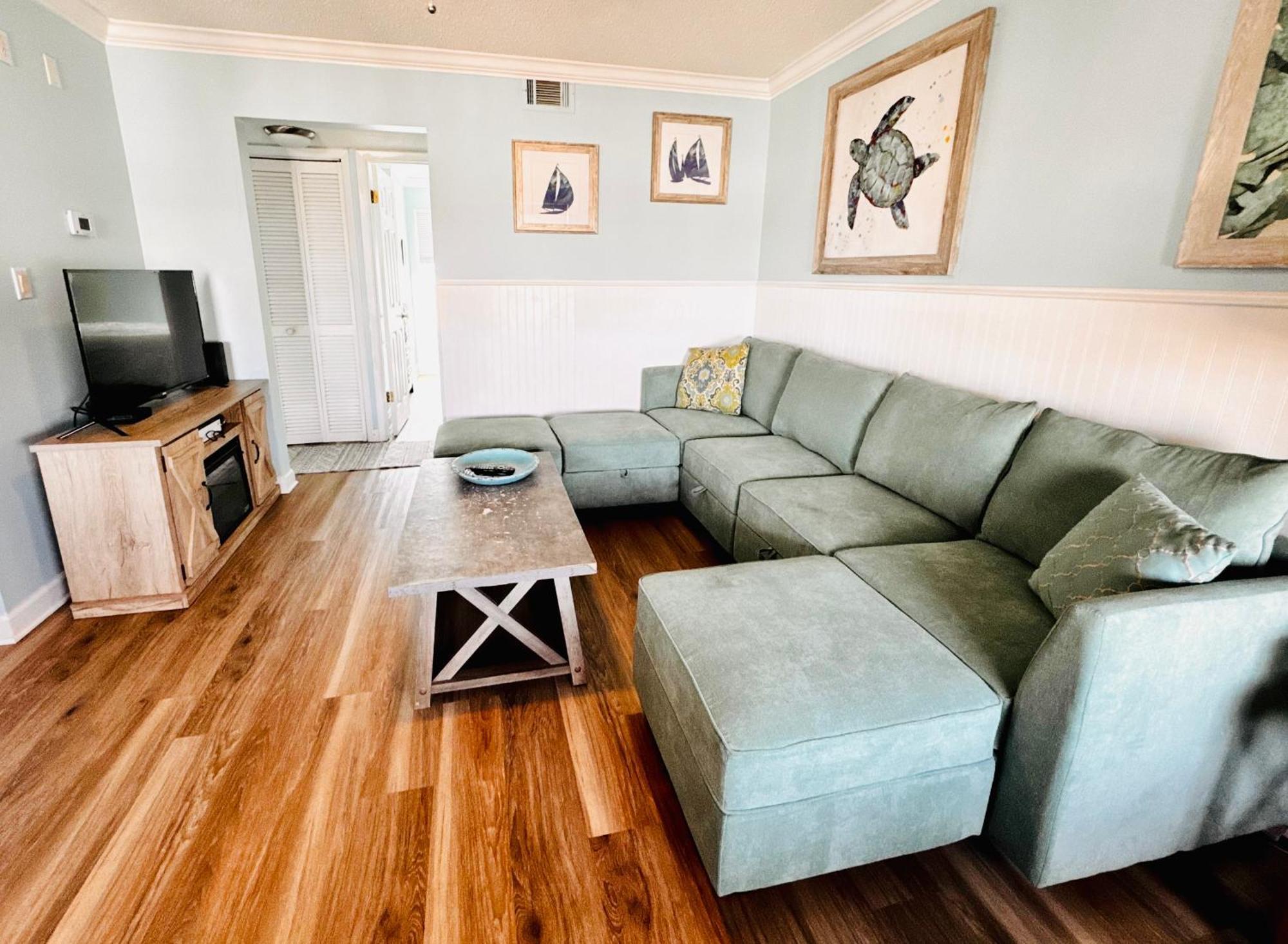 Renovated With Pool And Exclusive Access Apartment *